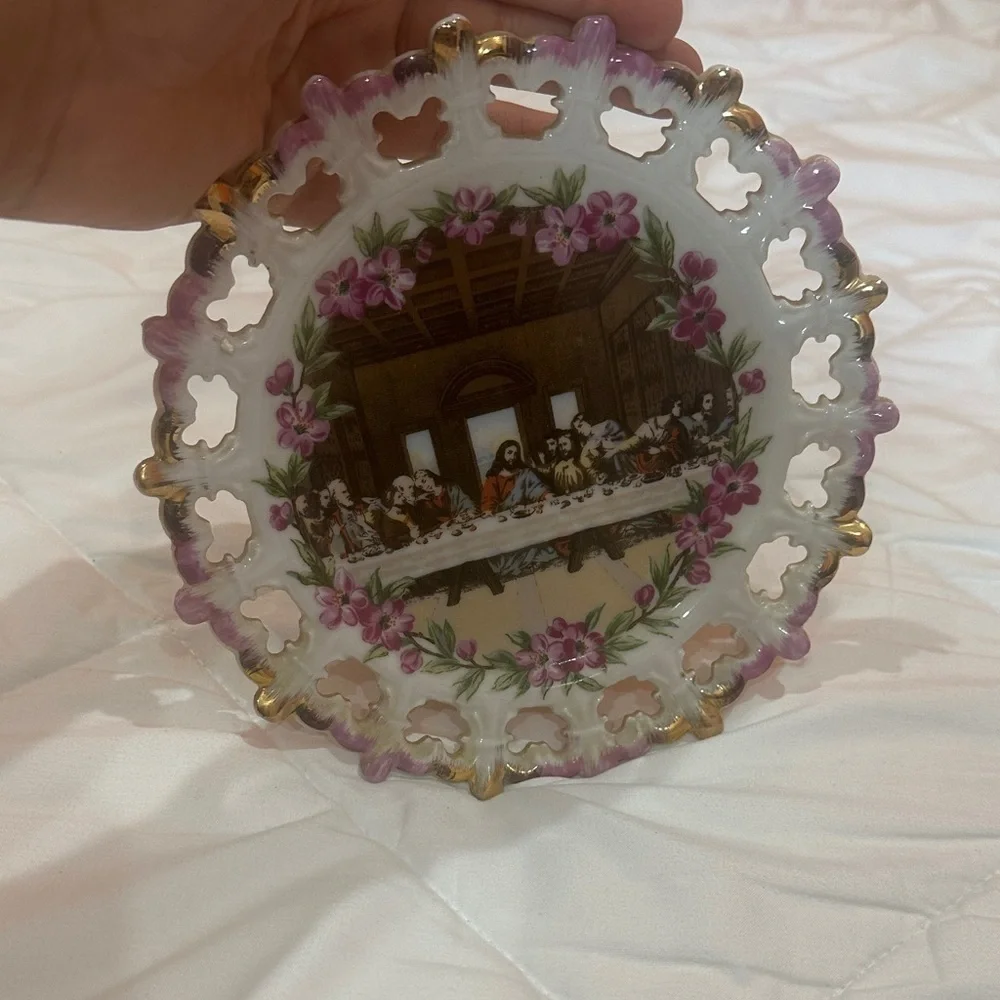 Decorative Plate with Last Supper Design - Purple and Gold Accents